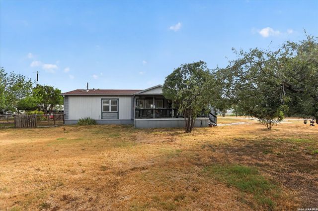 433 County Road 4511, Hondo, TX 78861