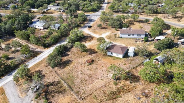 433 County Road 4511, Hondo, TX 78861