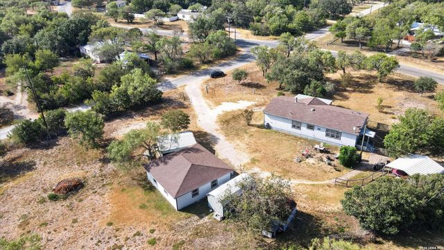 433 County Road 4511, Hondo, TX 78861