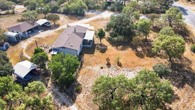 433 County Road 4511, Hondo, TX 78861