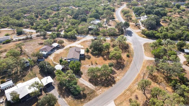 433 County Road 4511, Hondo, TX 78861