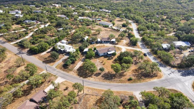 433 County Road 4511, Hondo, TX 78861