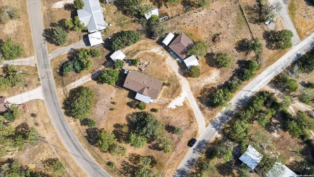 433 County Road 4511, Hondo, TX 78861