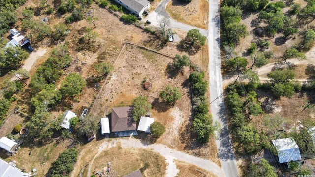 433 County Road 4511, Hondo, TX 78861