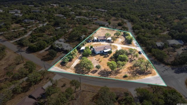 433 County Road 4511, Hondo, TX 78861