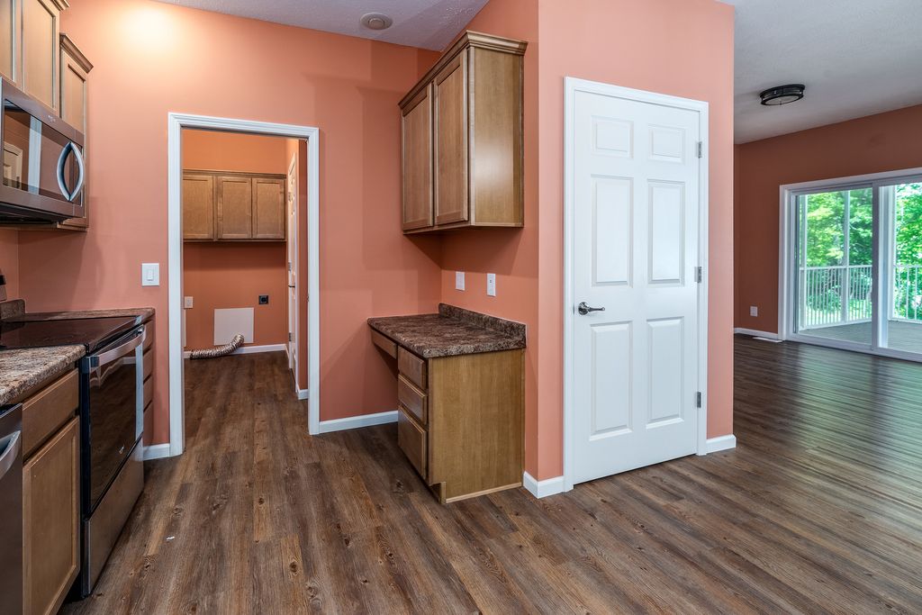Image 13 of property listing at 18562 E Hill Street, Mt Vernon, IL 62864