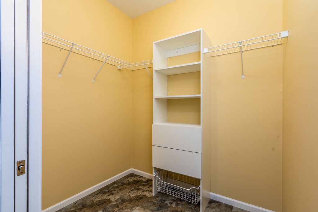 Image 21 of property listing at 18562 E Hill Street, Mt Vernon, IL 62864