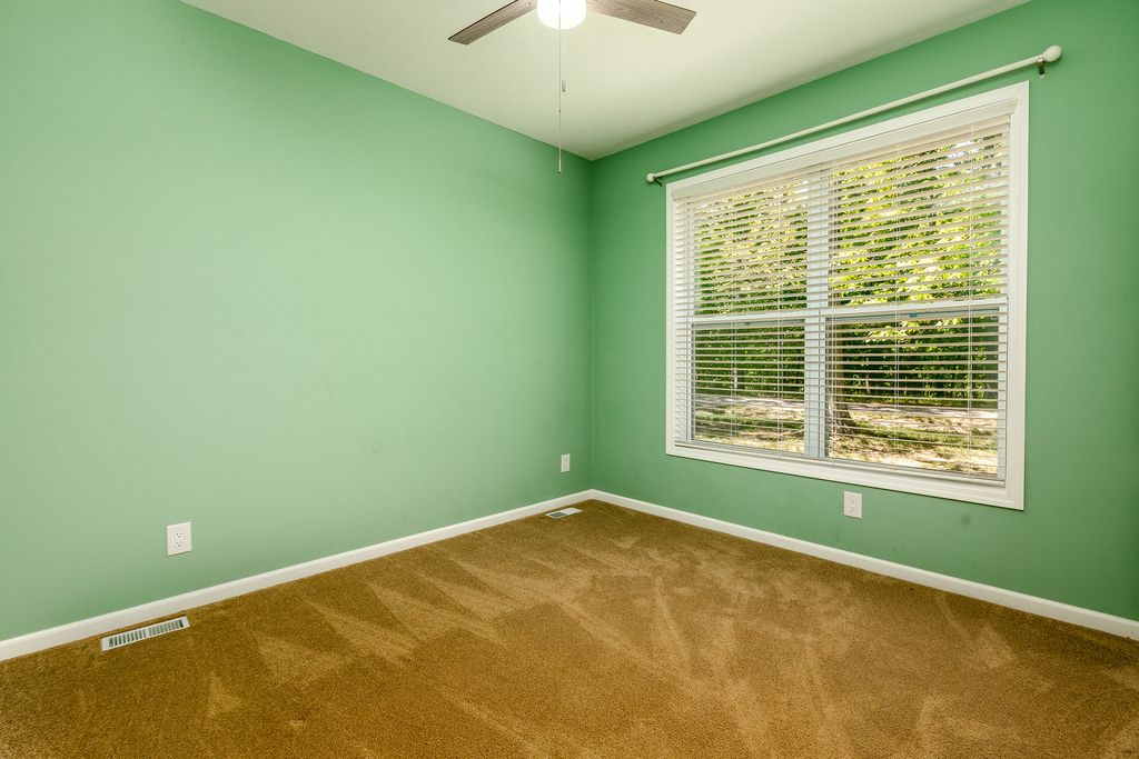 Image 22 of property listing at 18562 E Hill Street, Mt Vernon, IL 62864