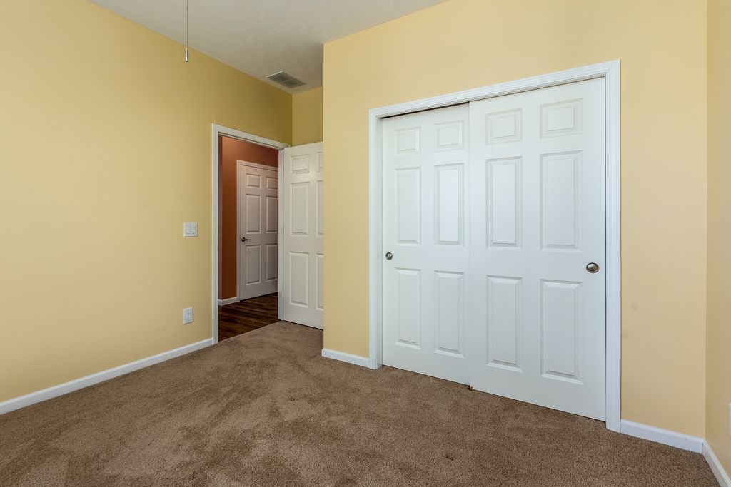 Image 26 of property listing at 18562 E Hill Street, Mt Vernon, IL 62864