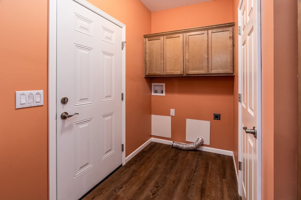 Image 27 of property listing at 18562 E Hill Street, Mt Vernon, IL 62864