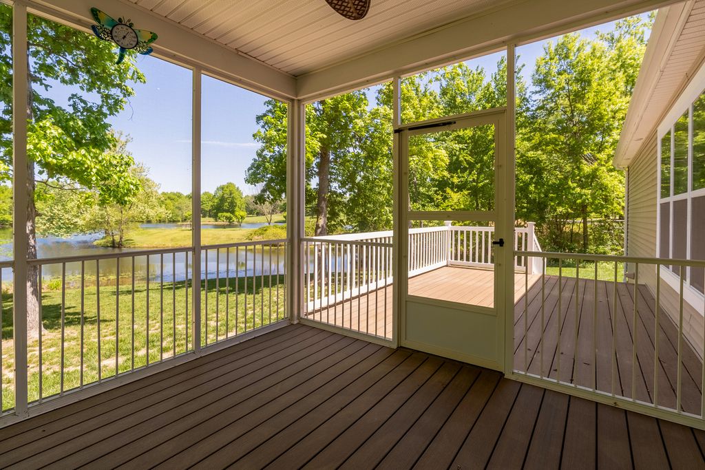Image 29 of property listing at 18562 E Hill Street, Mt Vernon, IL 62864