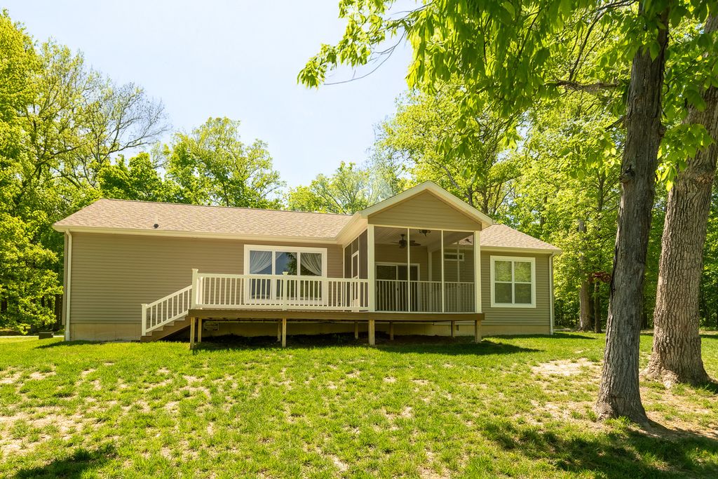 Image 35 of property listing at 18562 E Hill Street, Mt Vernon, IL 62864