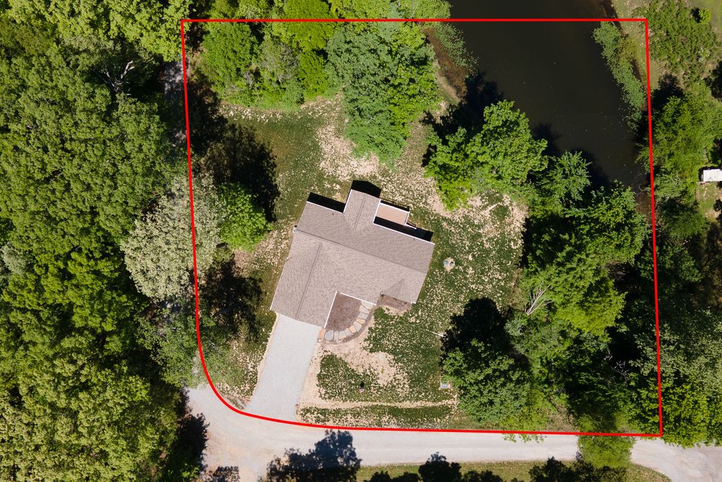 Image 40 of property listing at 18562 E Hill Street, Mt Vernon, IL 62864