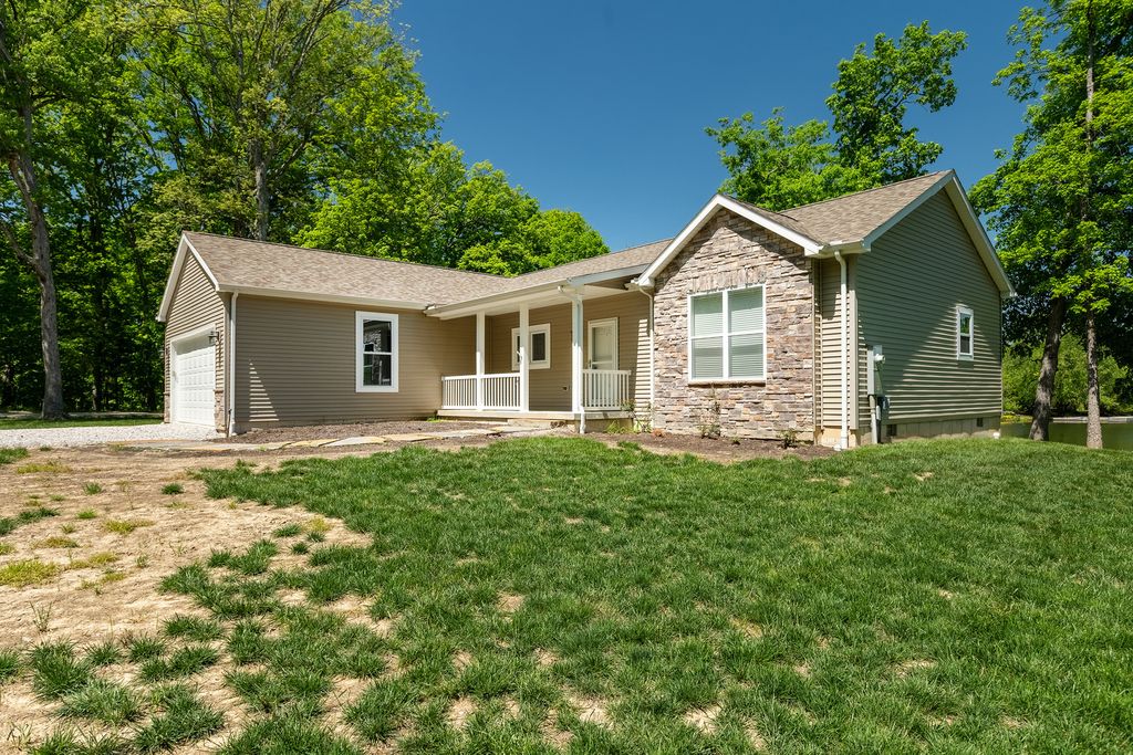 Image 43 of property listing at 18562 E Hill Street, Mt Vernon, IL 62864