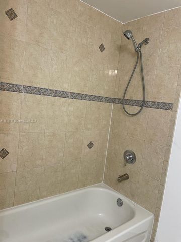 1 Glen Royal Pkwy 709, Miami, FL 33125