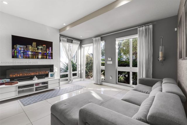 10305 NW 63rd Ter 105, Doral, FL 33178