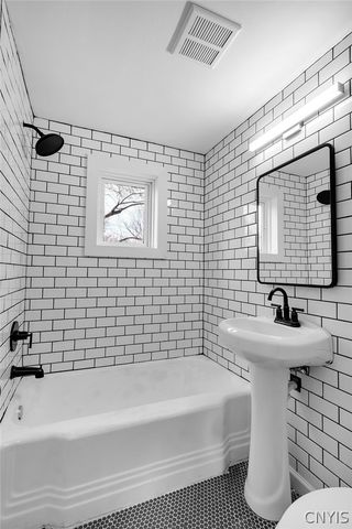 92 Sharon Parkway, Lackawanna, NY 14218