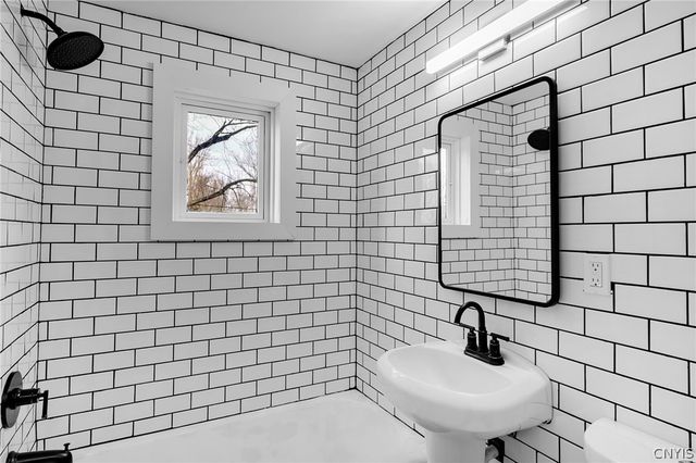 92 Sharon Parkway, Lackawanna, NY 14218