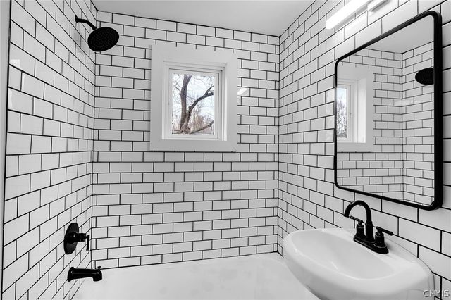 92 Sharon Parkway, Lackawanna, NY 14218