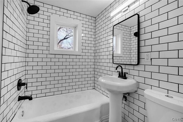 92 Sharon Parkway, Lackawanna, NY 14218