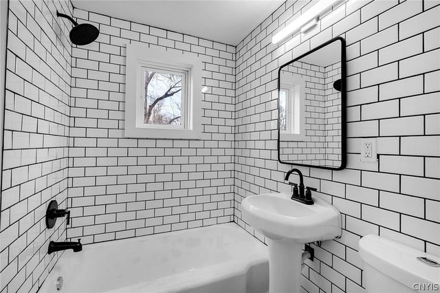 92 Sharon Parkway, Lackawanna, NY 14218