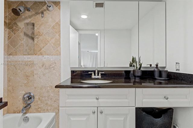 2851 NE 183rd St 1512E, Aventura, FL 33160