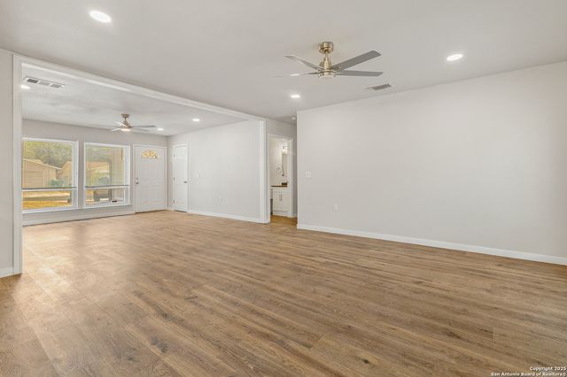 10223 Flatland, Converse, TX 78109