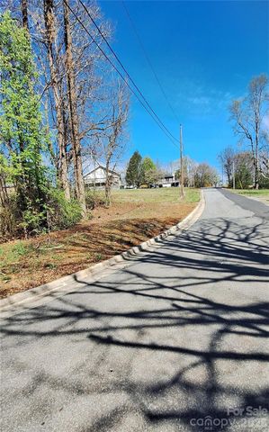 798 Woodlawn Avenue SW, Valdese, NC 28690