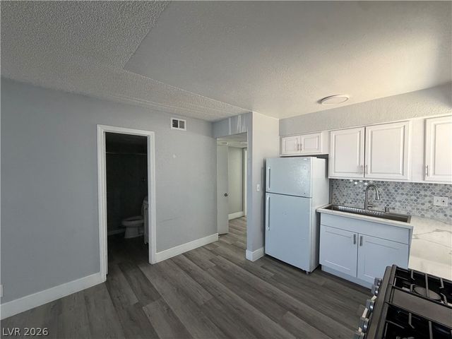 4396 Vegas Valley Drive 2, Las Vegas, NV 89121
