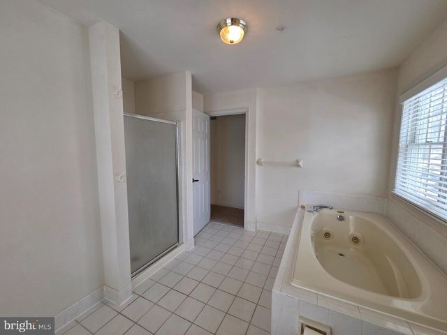 555 W SAXONY DR, Exton, PA 19341