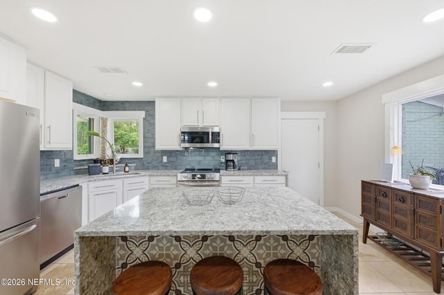 276 HARBOR Drive, Palatka, FL 32177