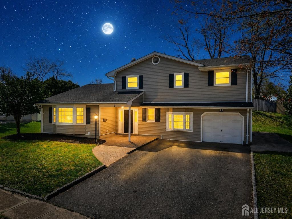 8 Starodub Drive, Milltown, NJ 08850