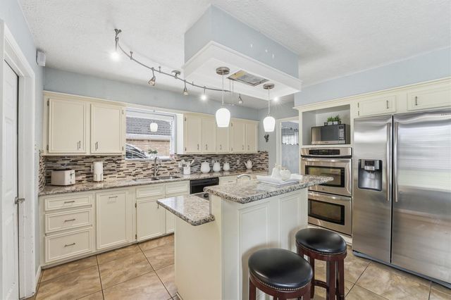 19719 Sweet Forest Lane, Humble, TX 77346