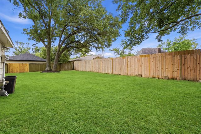 19719 Sweet Forest Lane, Humble, TX 77346