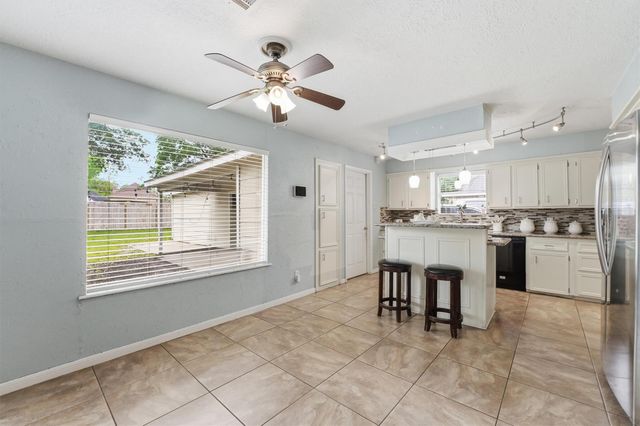 19719 Sweet Forest Lane, Humble, TX 77346