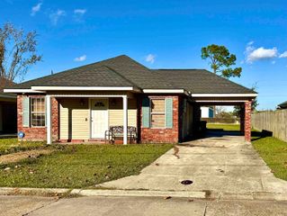 1115 Acadian Dr, Houma, LA 70363