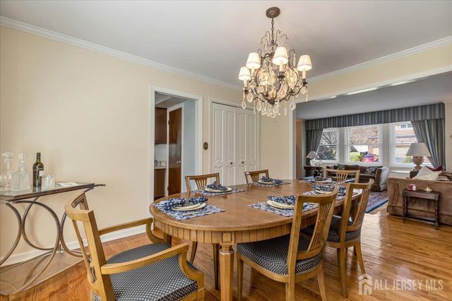 41 Stirling Court, Metuchen, NJ 08840