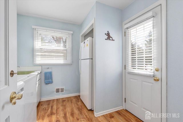 41 Stirling Court, Metuchen, NJ 08840