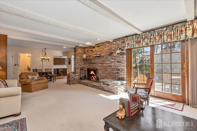 41 Stirling Court, Metuchen, NJ 08840