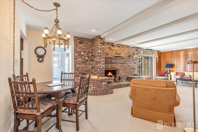 41 Stirling Court, Metuchen, NJ 08840