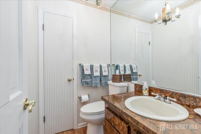 41 Stirling Court, Metuchen, NJ 08840