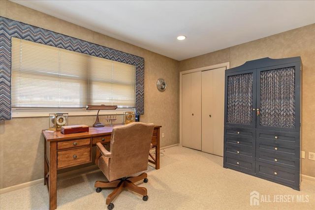 41 Stirling Court, Metuchen, NJ 08840