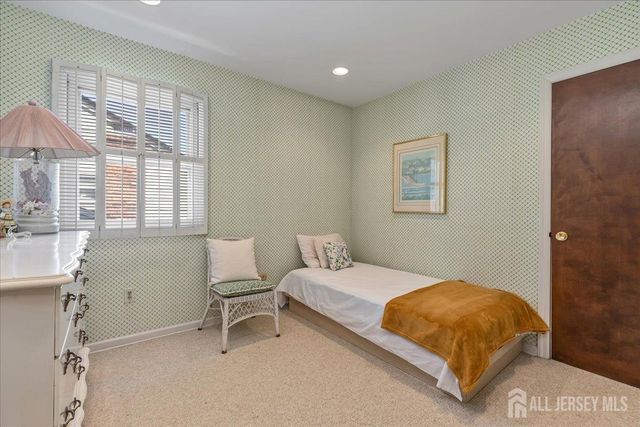 41 Stirling Court, Metuchen, NJ 08840