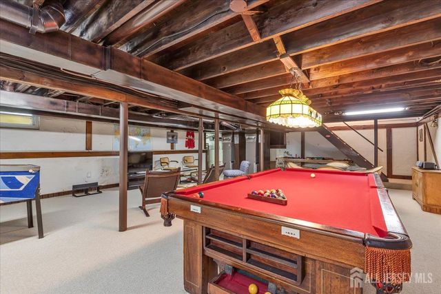 41 Stirling Court, Metuchen, NJ 08840