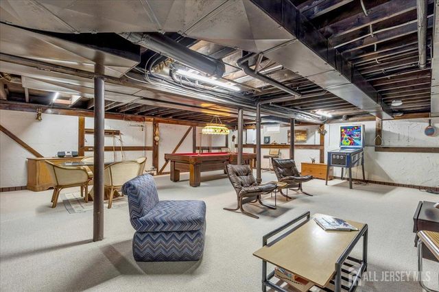 41 Stirling Court, Metuchen, NJ 08840