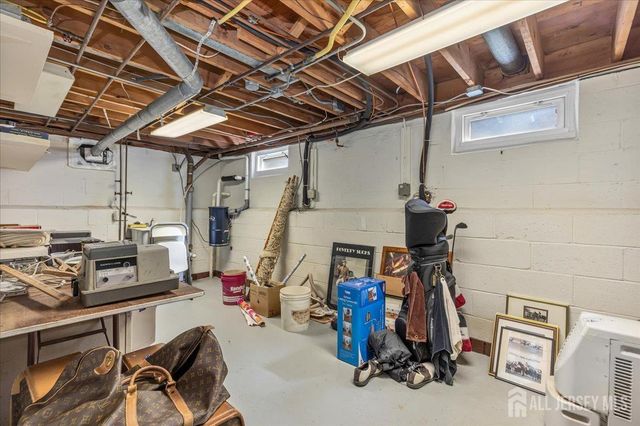 41 Stirling Court, Metuchen, NJ 08840