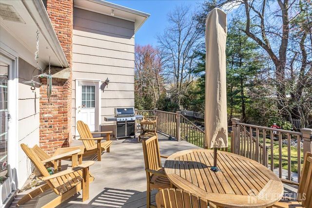 41 Stirling Court, Metuchen, NJ 08840