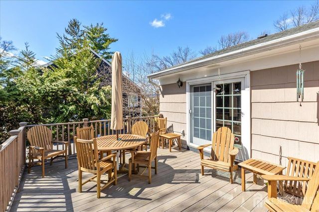 41 Stirling Court, Metuchen, NJ 08840