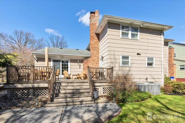 41 Stirling Court, Metuchen, NJ 08840