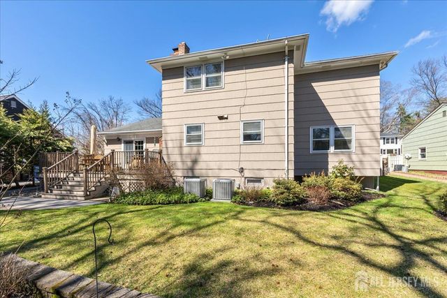 41 Stirling Court, Metuchen, NJ 08840